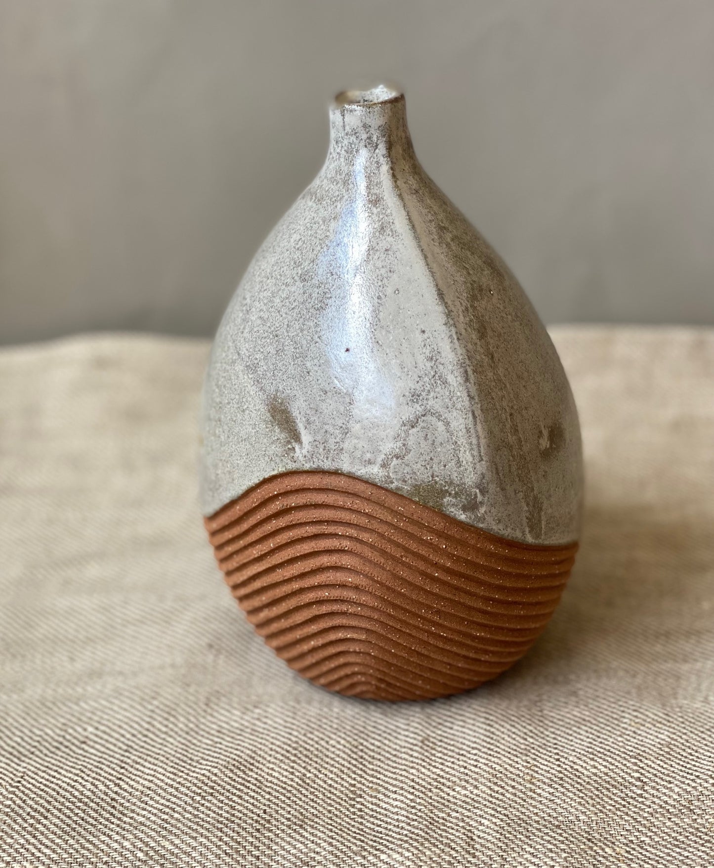 Landlines bottle, large mid terracotta