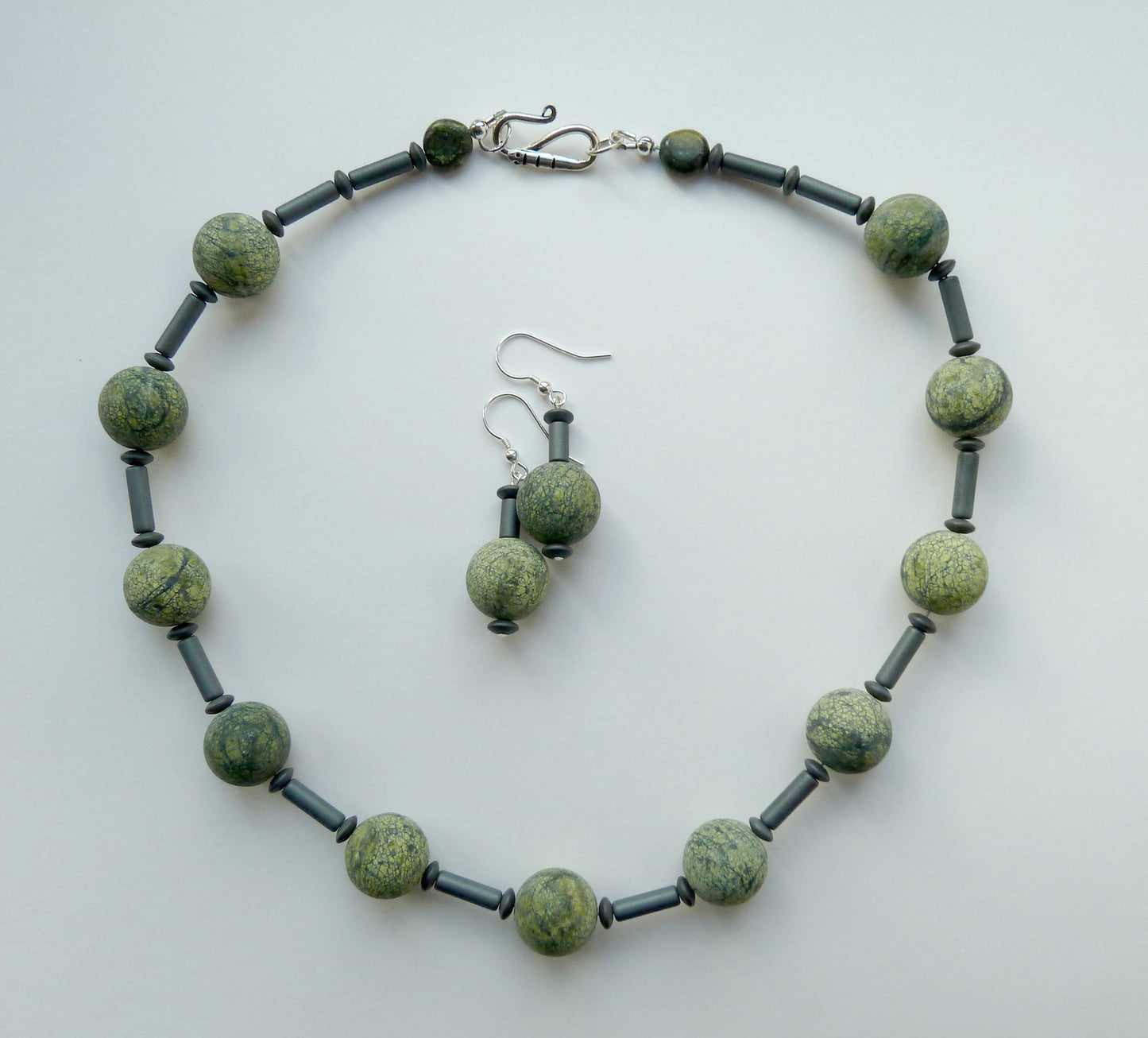 Necklace Hematite and Green Snowflake