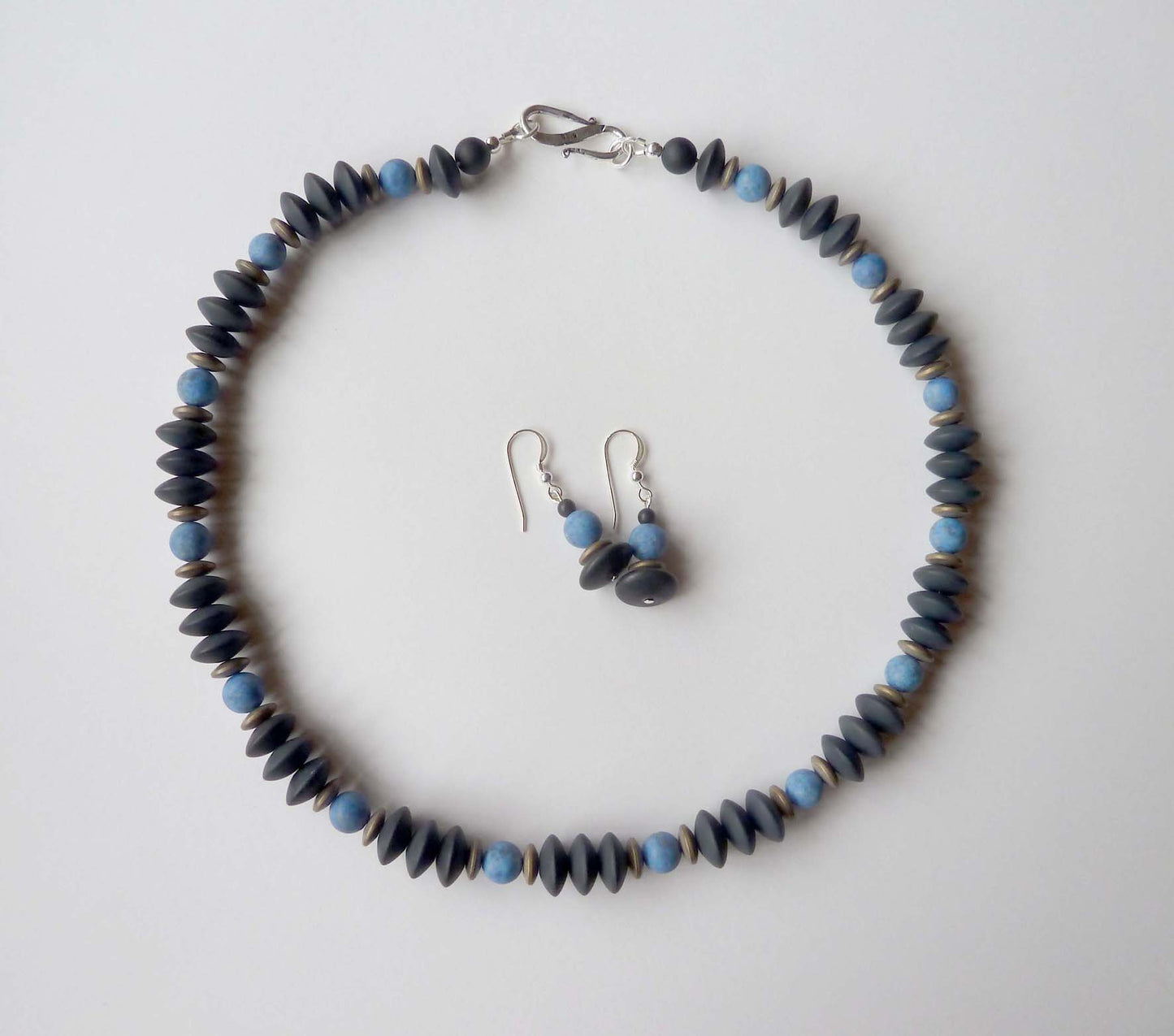 Necklace in haematite, agate, denim lapis