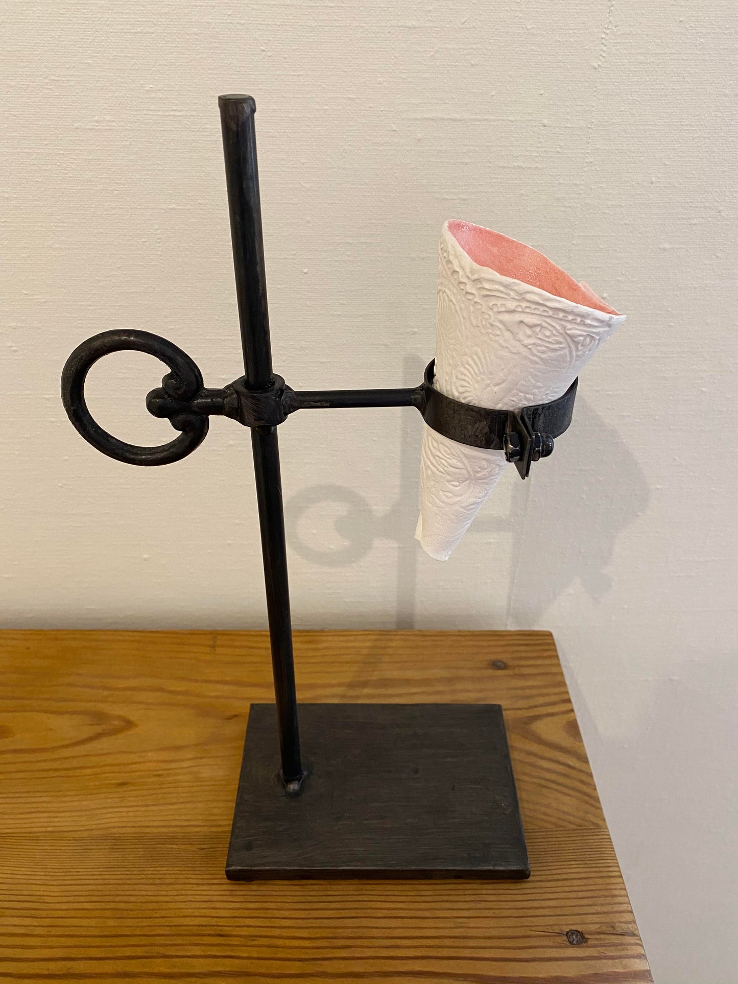 Botanical Conical Stand: Pink