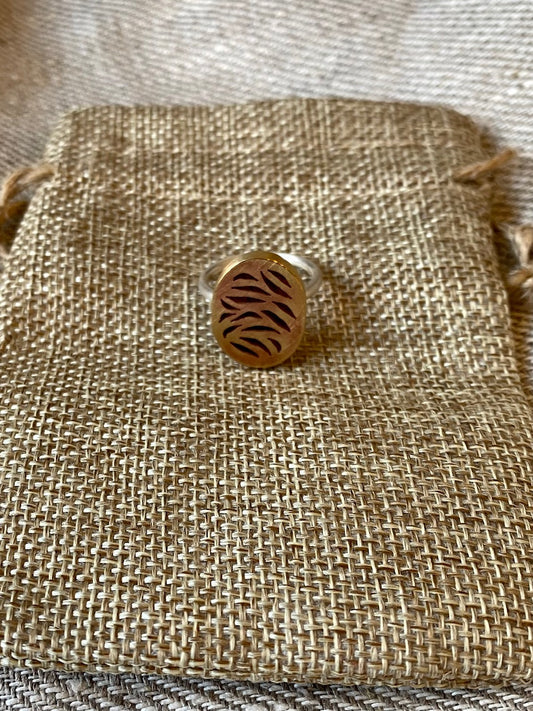 Pierced petals small oval ring, red brass top